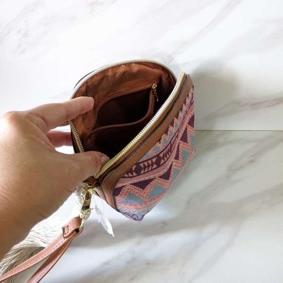 Aztec Boho Geometric Removable Strap Wristlet - Picture 4 of 6